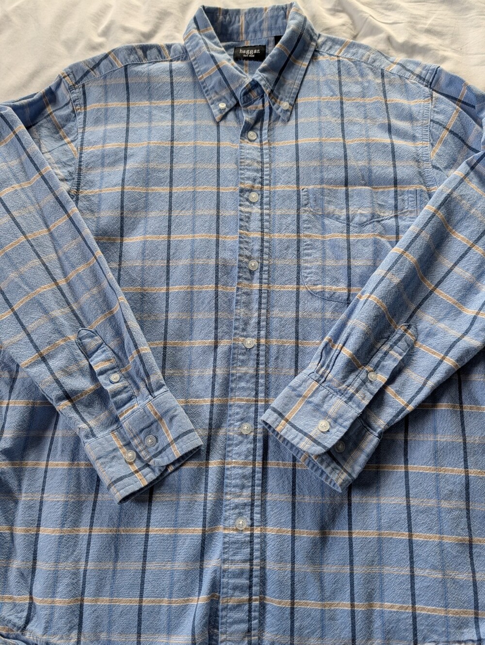 Haggar Men's Lightweight Flannel Button Up Shirt. Size Large. Long Sleeves.